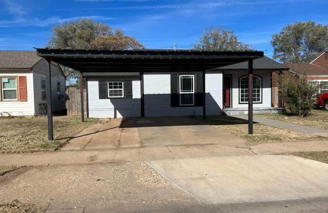 Available now furnished 4 bedroom 2 bathroom home fully updated with utilities for $2500.00 month. - 2712 2nd Place, Lubbock, TX 79415