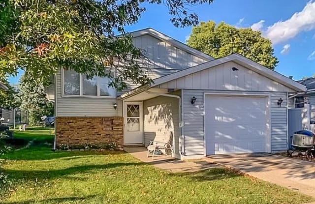 1103 East Samuel Avenue - 1103 E Samuel Ave, Peoria Heights, IL 61616