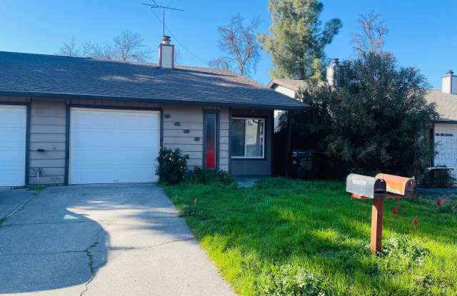 5403 E Knoll Dr - Fair Oaks 95628