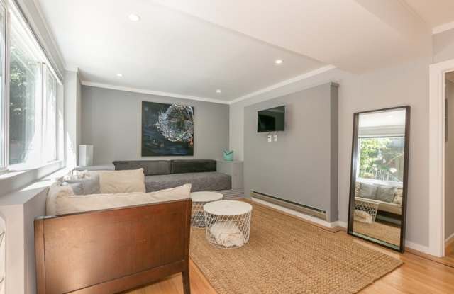 2456 Leavenworth