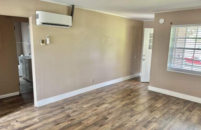 1504 E Holston Avenue