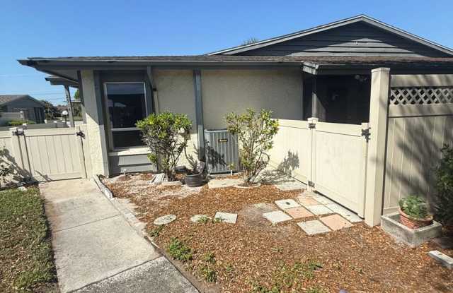 For Rent – 2914 29th Ave W, Bradenton, FL 2 Bed | 2 Bath | Updated Condo | Covered Parking