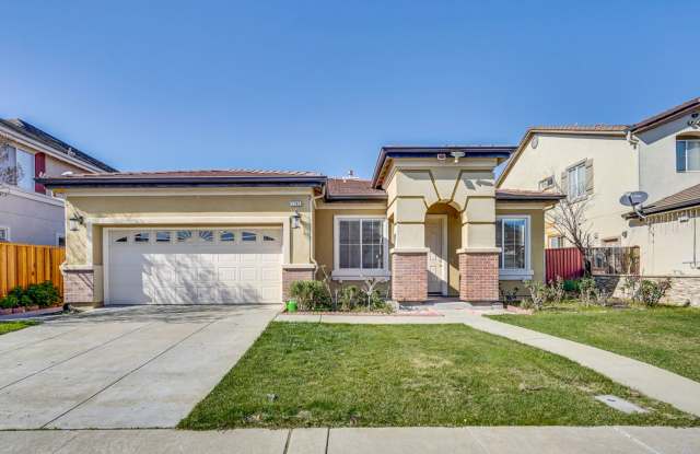 Spacious 3 Bedroom, 2 Bathroom Home with Den/Office