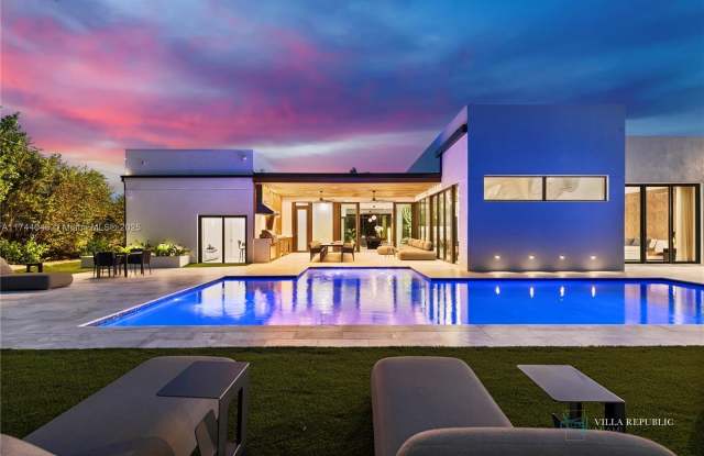 Photo of 1941 NE 196th Ter