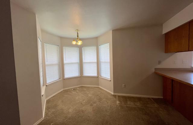 3015 N. Maple Grove,