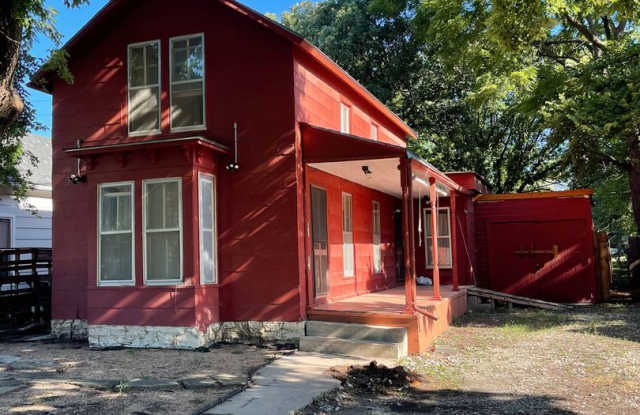 $750 - 2 bed 1 bath - Single Family Home