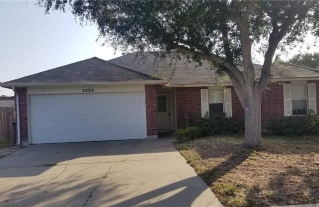 7029 Premont Dr - 7029 Premont Dr, Corpus Christi, TX 78414