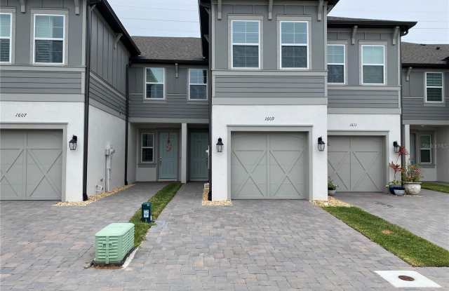 1609 EAGLE CREEK DRIVE