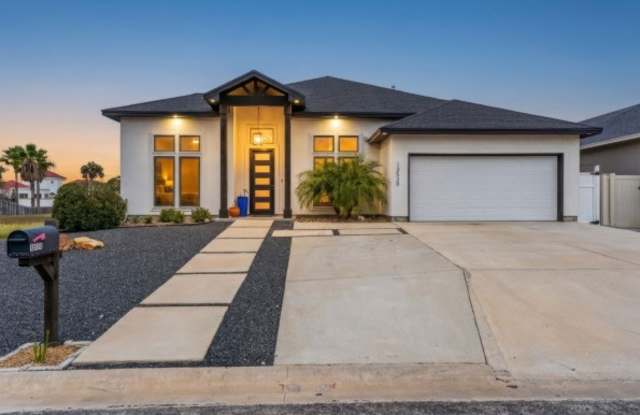 13538 Catamaran Dr
