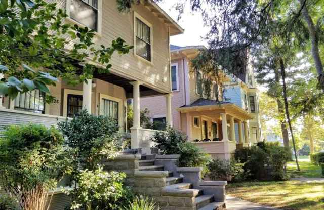 Photo of 528 W 3rd St