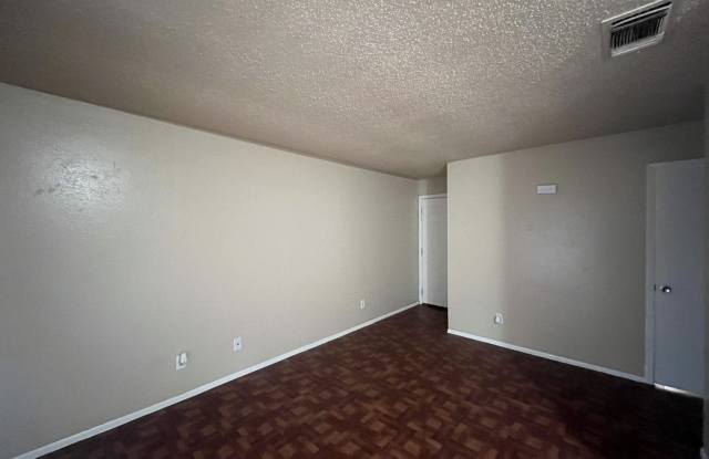 300 Moursund Blvd. unit: 4