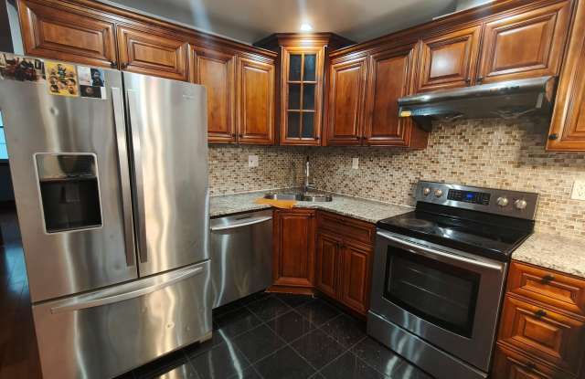 1106 WALLACE Street unit: 2