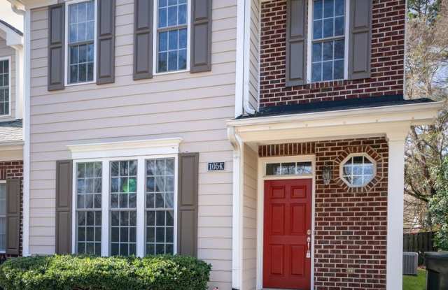 Awesome end-unit townhome in downtown Carrboro!!! - 105 Jones Ferry Road, Carrboro, NC 27510