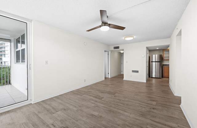 1505 N Riverside Drive