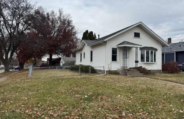 3122 W LOCUST Street