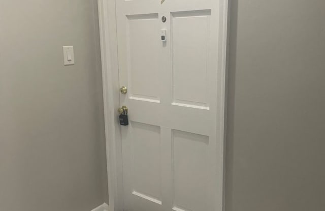 Condo in Raleigh Woods Available NOW!