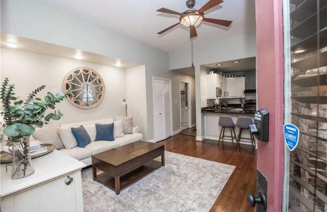 952 Myrtle Street NE unit: 2