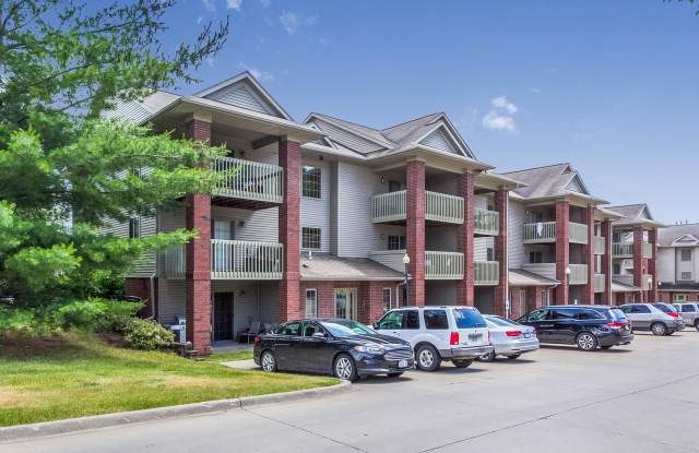 Large Two Bedroom on top/3rd floor, Walking Distance to UIHC, available 2/9/2026