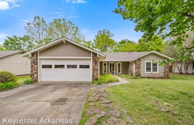 2017 E Magnolia Dr - 2017 East Magnolia Drive, Fayetteville, AR 72703