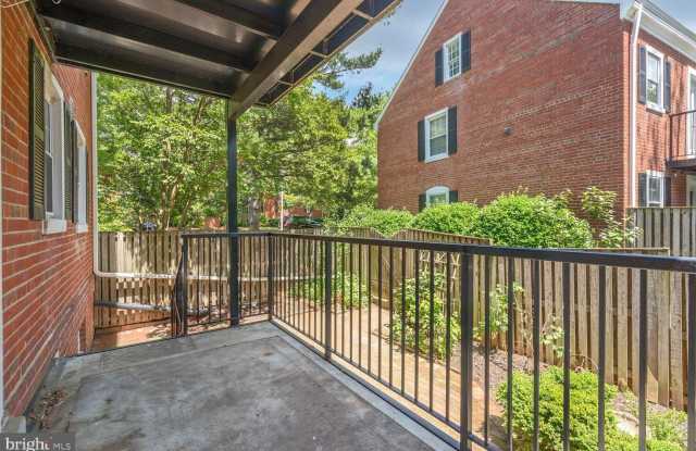 3010 S COLUMBUS STREET