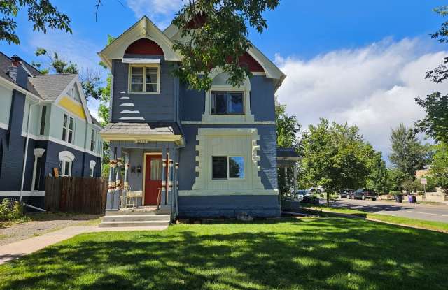 Photo of Top Floor Renovated 1 Bed/1 Bath Apartment in Victorian 4-Plex