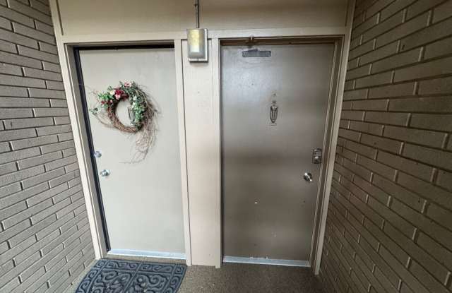 Charming 2-Bedroom Property (Water, Trash and Recycling and Sewer taken care by HOA)