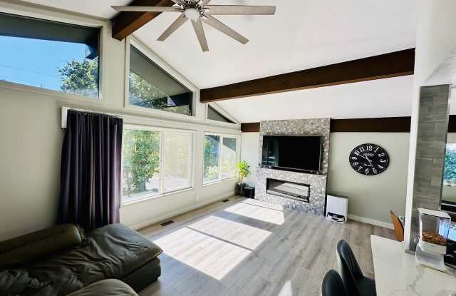 2735 Fillmore Street