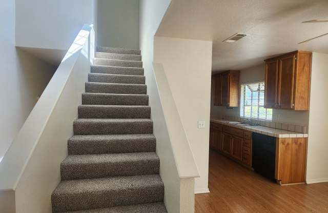 Wonderful 3 Bedroom Home in Elk Grove