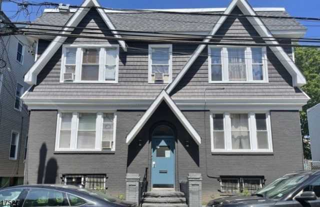 83 Aldine St