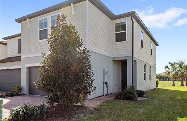 1004 ROBIN HOLLY STREET