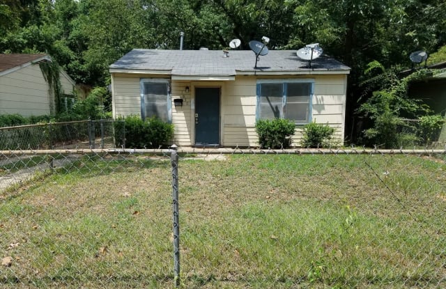 1830 Lyons St - 1830 Lyons Street, Shreveport, LA 71108