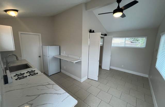 323 Tognazzini Avenue #B