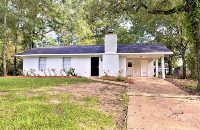 605 Highland Dr - 605 Highland Drive, Ridgeland, MS 39157