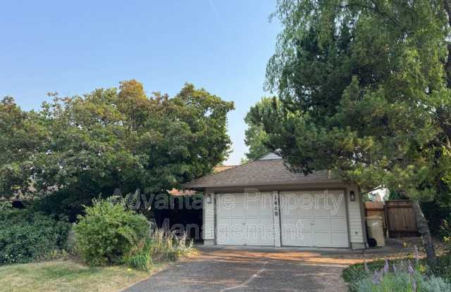 1440 NW Meadowgreen PL