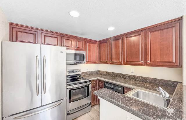 Amazing 2BD/2.5BA condo w/ washer/dryer  reserved parking!