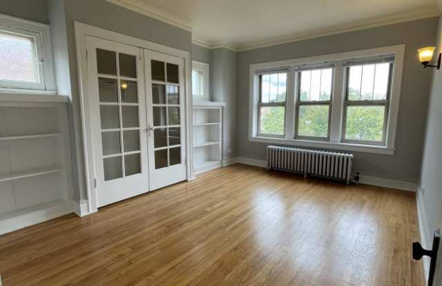 5117 West Montrose Ave.