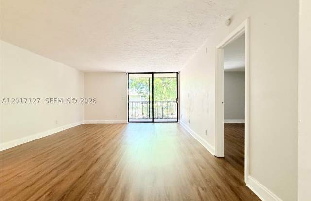 450 Commodore Dr
