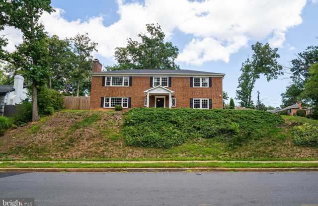 5012 LARNO Drive