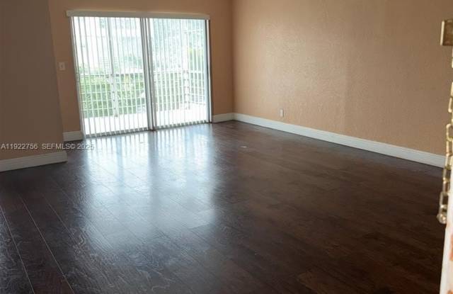 Photo of 4042 NW 19th St