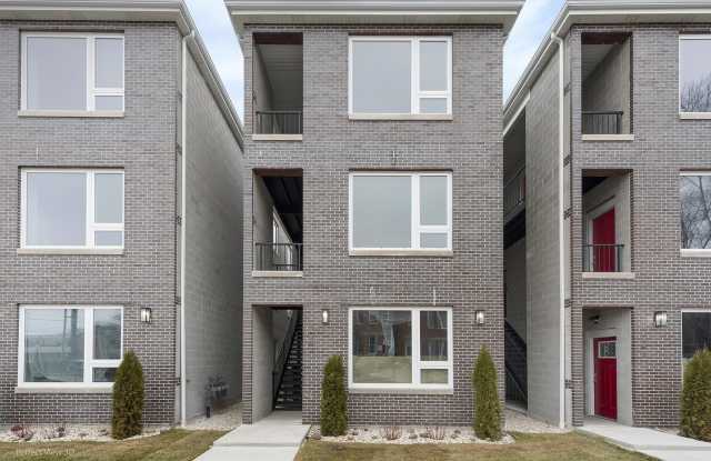 Photo of 1241 S Fairfield Avenue