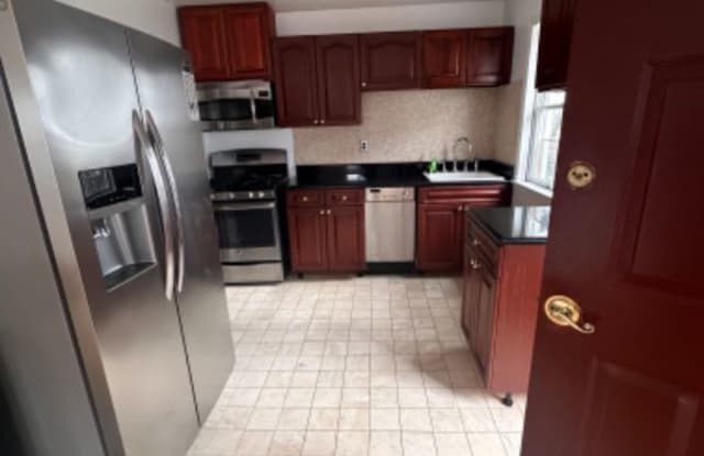 466 W 263rd St - 466 West 263rd Street, Bronx, NY 10471