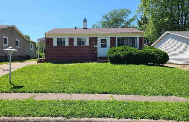 Photo of Cozy Three-Bedroom Bungalow in Davenport!