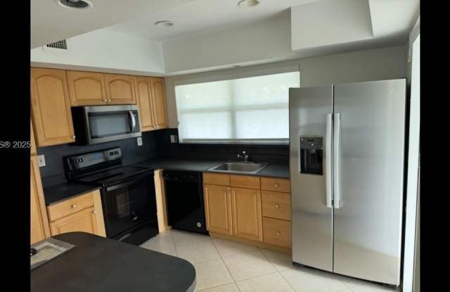 1403 SE 8th Ct