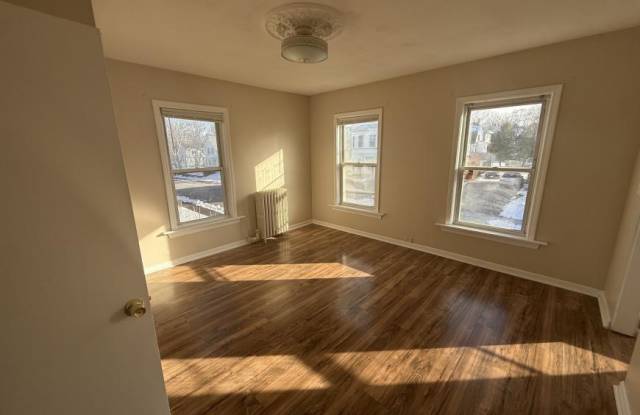 Photo of 11 New Hampshire Ave.