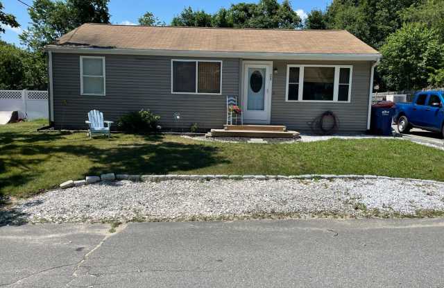 Charming 2BR Home Just Steps from the Beach!