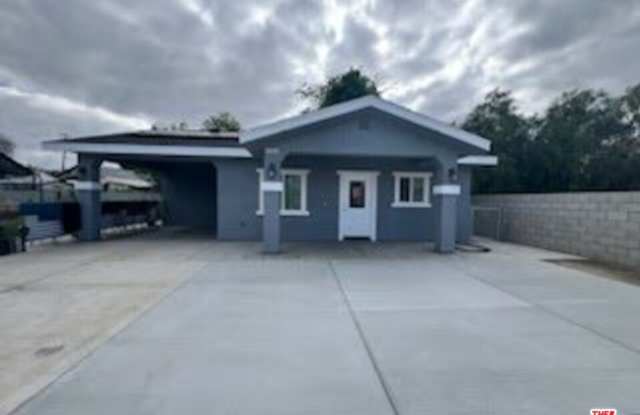 1053 N Pershing Ave