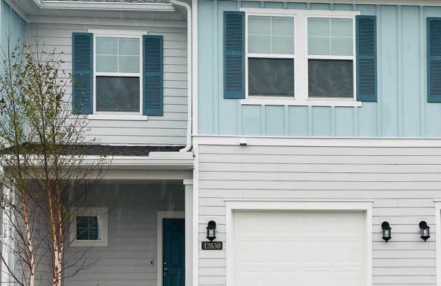 Newer Townhome in Jacksonville's Intracoastal Area