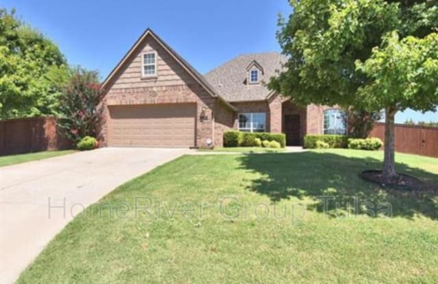 4405 N Oak Ave - 4405 North Oak Avenue, Broken Arrow, OK 74012