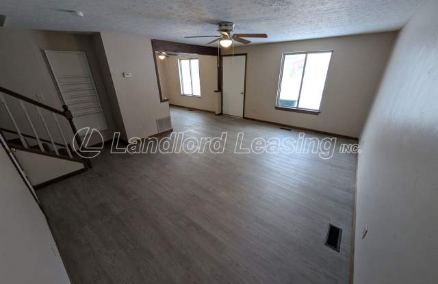 North Ridgeville Split Level with New Kitchen and Updates!