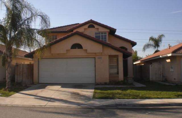 "Indulge in Unparalleled Luxury: Discover Your Dream Home with a Captivating Pool and Exquisite Features!"